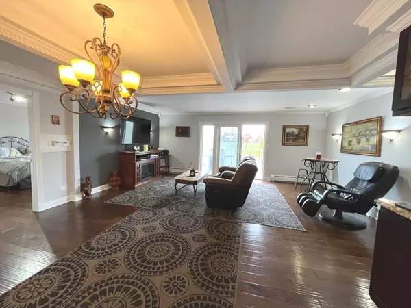 Oak Lawn, IL 60453,6632 W 95th Street #2C