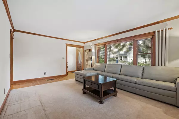 Naperville, IL 60540,438 S Wright Street