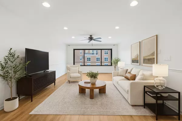 Evanston, IL 60202,835 JUDSON Avenue #305