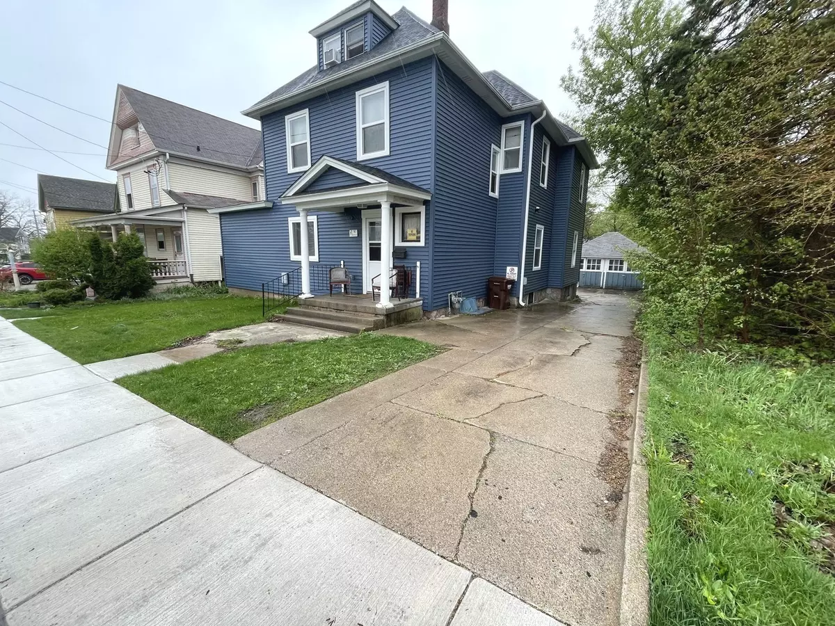 Woodstock, IL 60098,216 E South Street #1