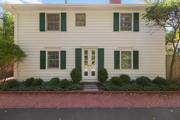 Lake Bluff, IL 60044,223 Sylvan Road