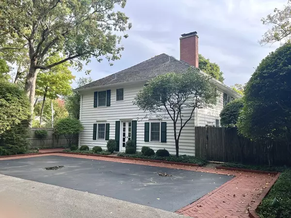 Lake Bluff, IL 60044,223 Sylvan Road