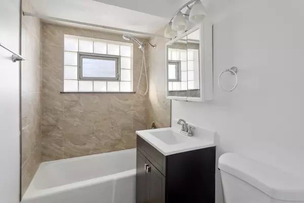 Chicago, IL 60630,4927 N LESTER Avenue #103