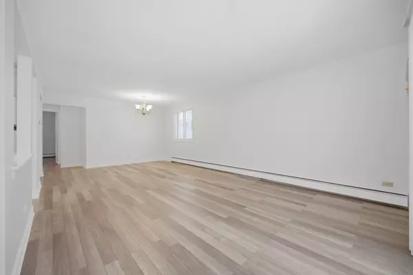 Woodridge, IL 60517,2556 Waterbury Drive #1905