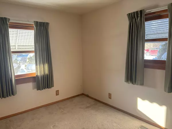 Steger, IL 60475,71 W 227th Place