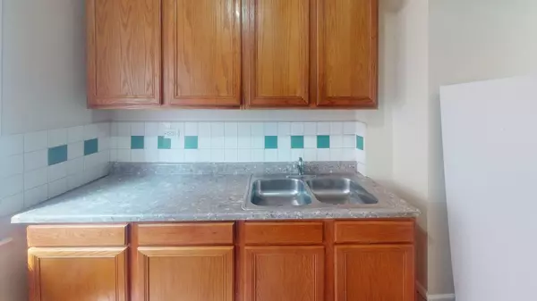 Chicago, IL 60620,823 W 83rd Street #2N