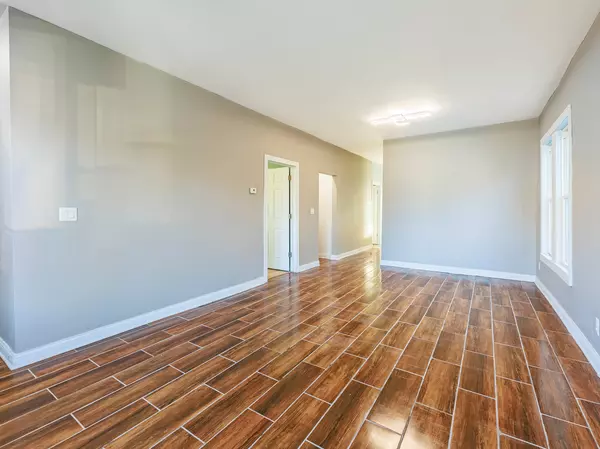 Chicago, IL 60636,5729 S DAMEN Avenue