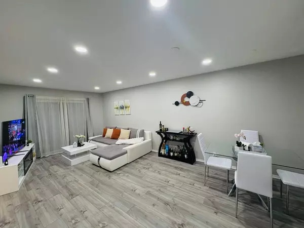 Hoffman Estates, IL 60169,1930 Kenilworth Circle #E