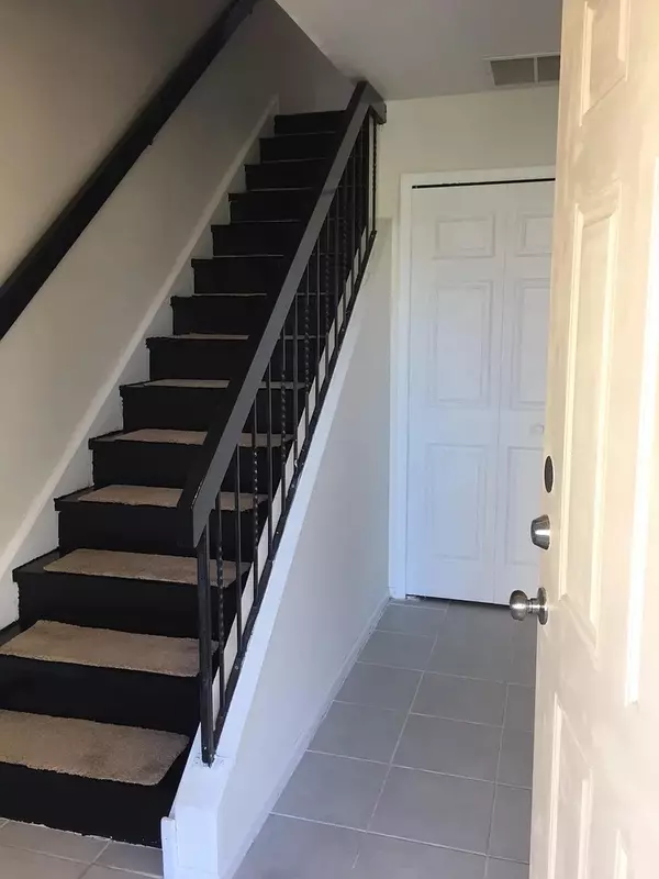 Hanover Park, IL 60133,5715 Dutch Mill Court #C