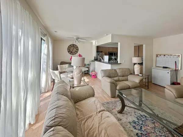 Vernon Hills, IL 60061,209 W Court of Shorewood #3A