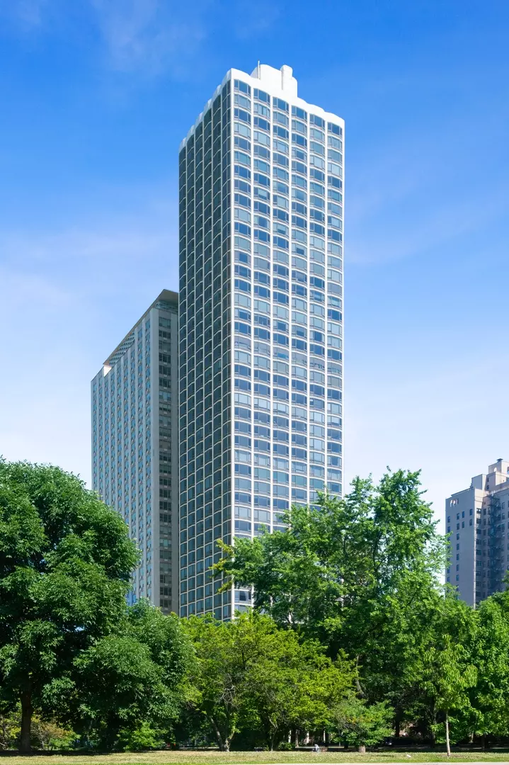 Chicago, IL 60610,1555 N Astor Street #28W