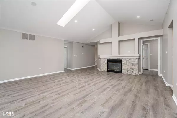 Skokie, IL 60076,7424 Lincoln Avenue #D