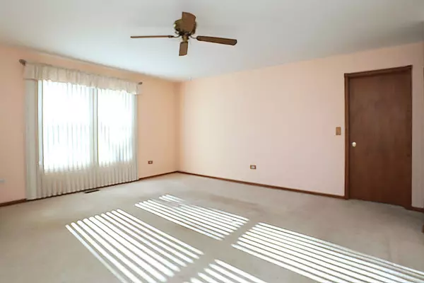 Schaumburg, IL 60193,286 Nantucket Hbr #286