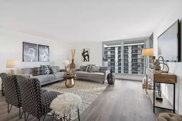 Chicago, IL 60660,6033 N Sheridan Road #36G