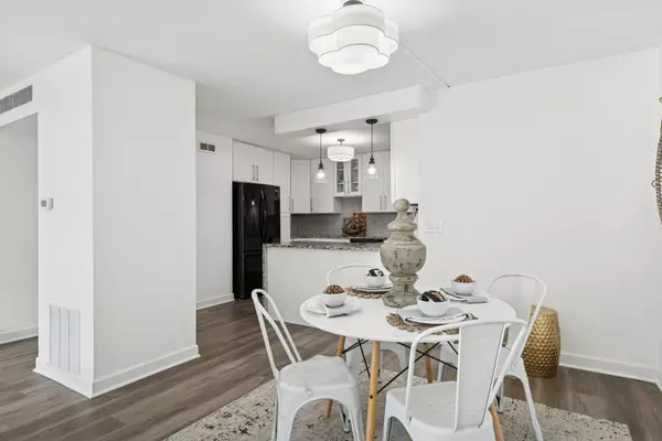 Chicago, IL 60660,6033 N Sheridan Road #36G