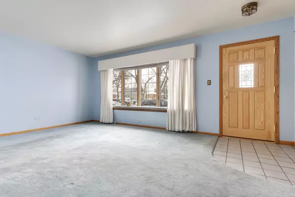 Des Plaines, IL 60018,1696 S Elm Street