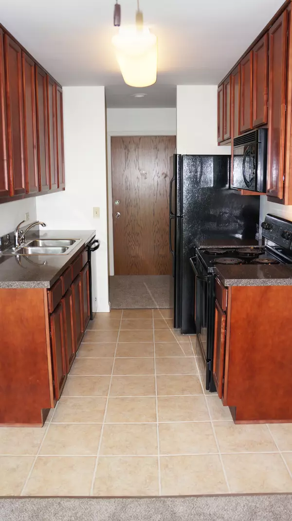 Lisle, IL 60532,5950 Oakwood Drive #5C