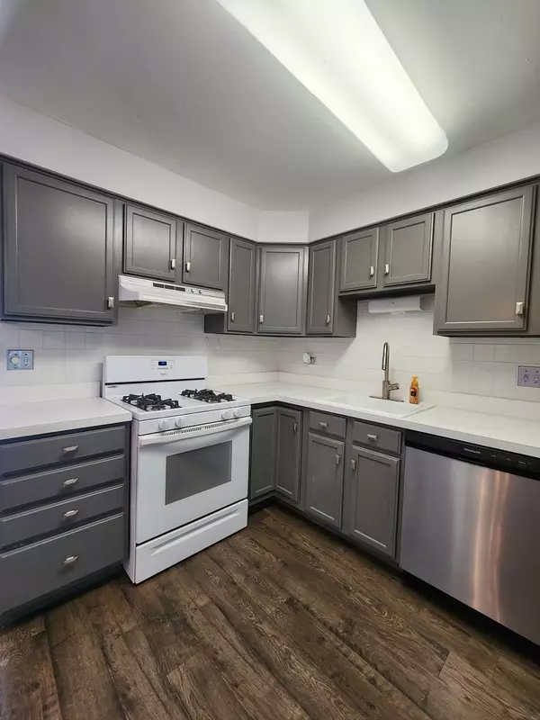 Bloomingdale, IL 60108,123 Brewster Court #B