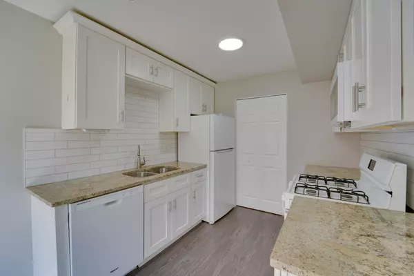 Hoffman Estates, IL 60169,1883 Jamestown Circle