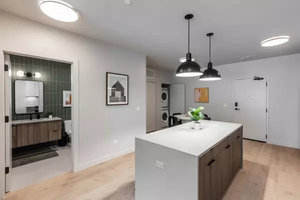 Evanston, IL 60201,1706 Sherman Avenue #203