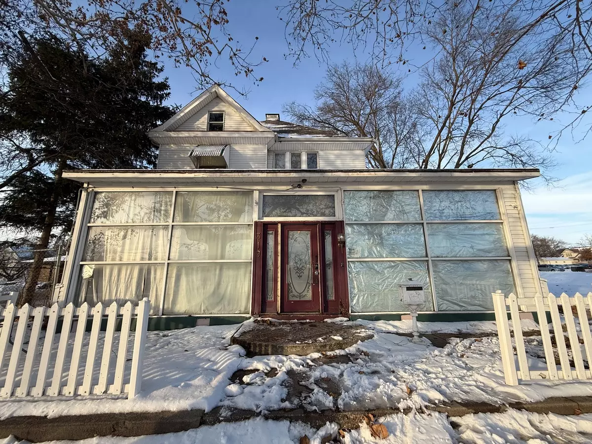 Clinton, IL 61727,319 W Washington Street