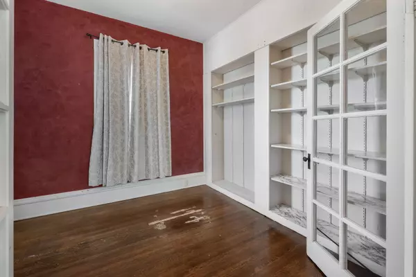 Elgin, IL 60120,217 Henry Street