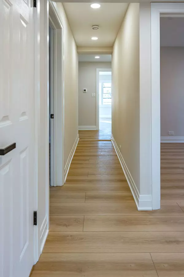 Niles, IL 60714,6964 W Cleveland Street