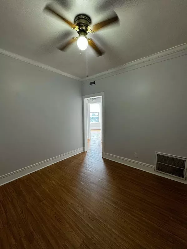 Chicago, IL 60625,4805 N Central Park Avenue #203