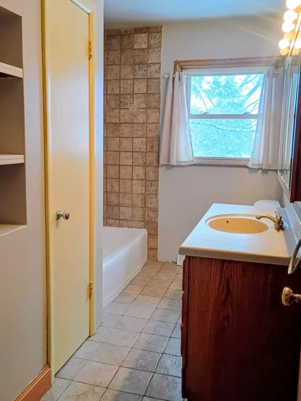 Dekalb, IL 60115,1206 University Drive