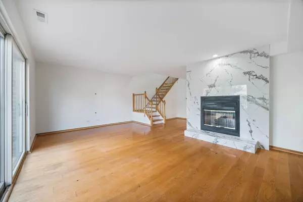 Des Plaines, IL 60016,815 PEARSON Street #10