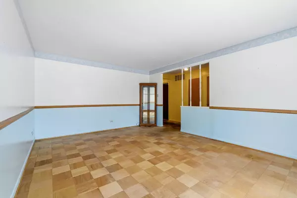 Downers Grove, IL 60516,943 Oxford Street