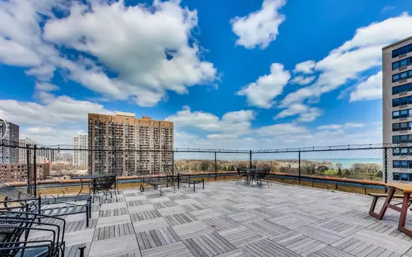 Chicago, IL 60613,708 W Bittersweet Place #801