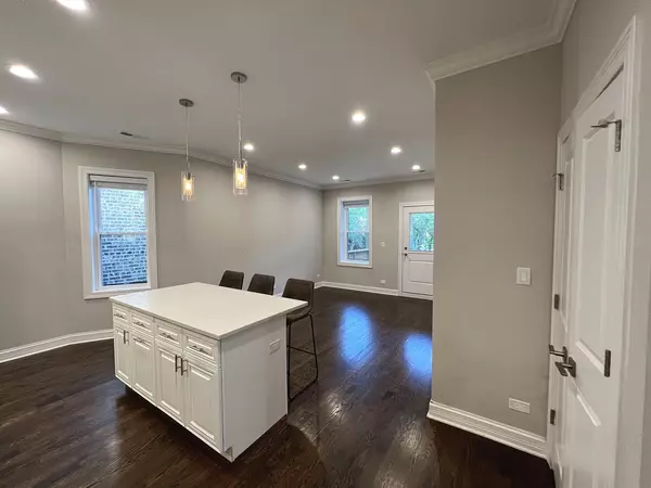 Chicago, IL 60640,1744 W Winnemac Avenue #2