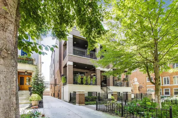 735 W Brompton Avenue #2E, Chicago, IL 60657