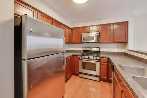 Palatine, IL 60067,249 W Lynn Drive #6