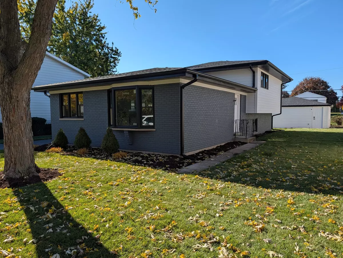 Elmhurst, IL 60126,564 Adele Street