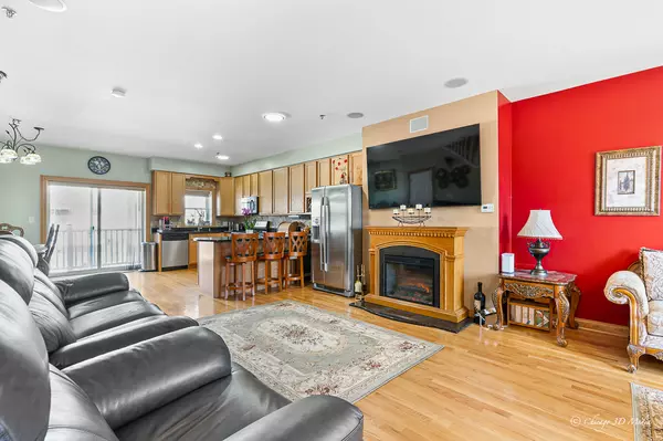 Des Plaines, IL 60016,183 N East River Road #F4