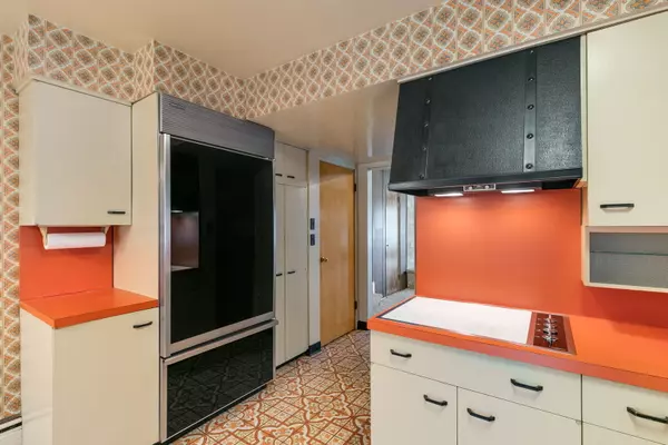 Riverside, IL 60546,172 Olmsted Road