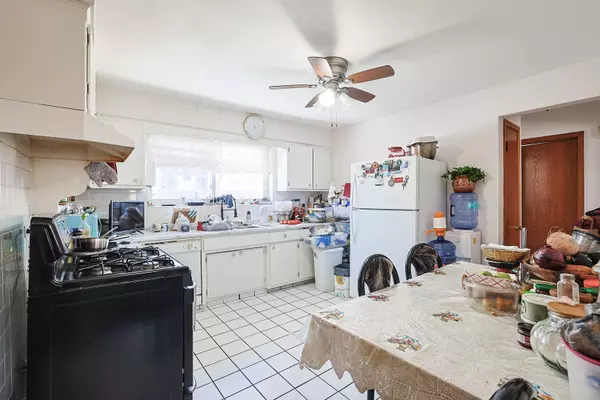 Berwyn, IL 60402,6850 Cermak Road #1B