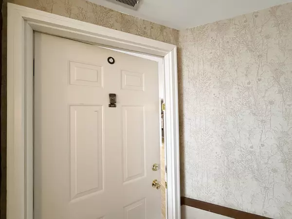 Elgin, IL 60123,22 CREEKSIDE Circle #D