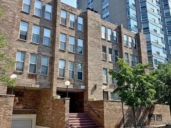 744 W GORDON Terrace #310, Chicago, IL 60613