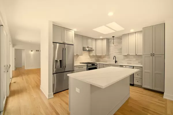 Northbrook, IL 60062,2372 Salceda Drive