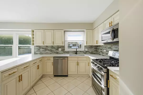 Libertyville, IL 60048,503 Roosevelt Drive