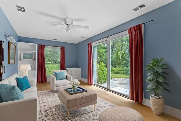 Lake Bluff, IL 60044,321 Newman Court