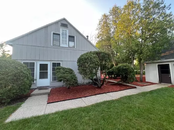 Libertyville, IL 60048,14935 W Old School Road #2