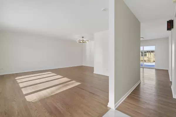 Arlington Heights, IL 60005,6 W Cypress Street