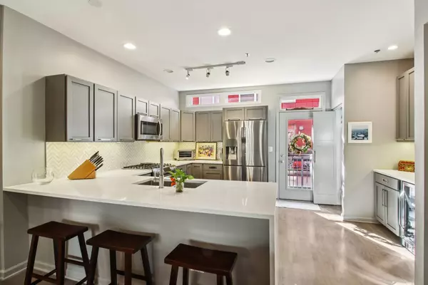 Chicago, IL 60607,18 S Aberdeen Street #3