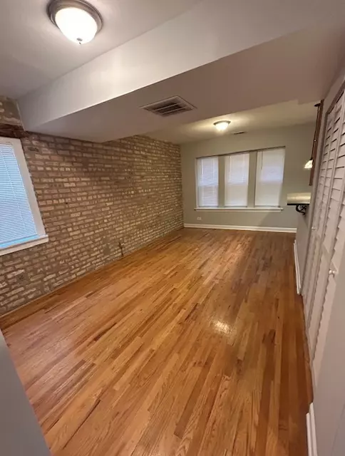 Chicago, IL 60659,2340 W Granville Avenue #1