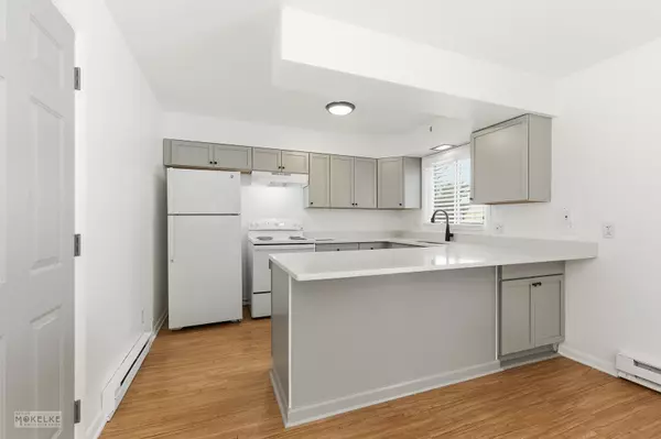 Yorkville, IL 60560,105 W Somonauk Street