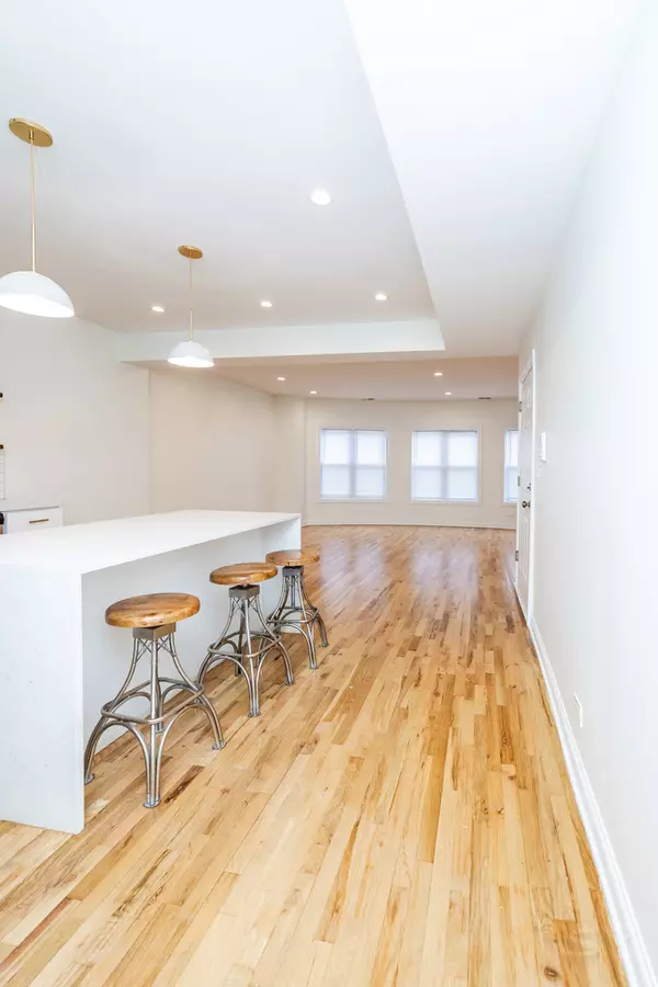 Chicago, IL 60649,6711 S PAXTON Avenue